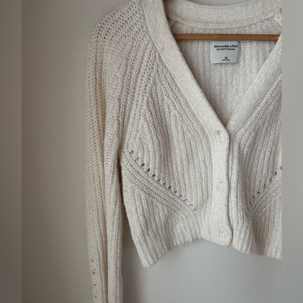 Abercrombie & Fitch Women's Textured Cropped V-Neck Cardigan in White Size XS - Picture 4 of 6
